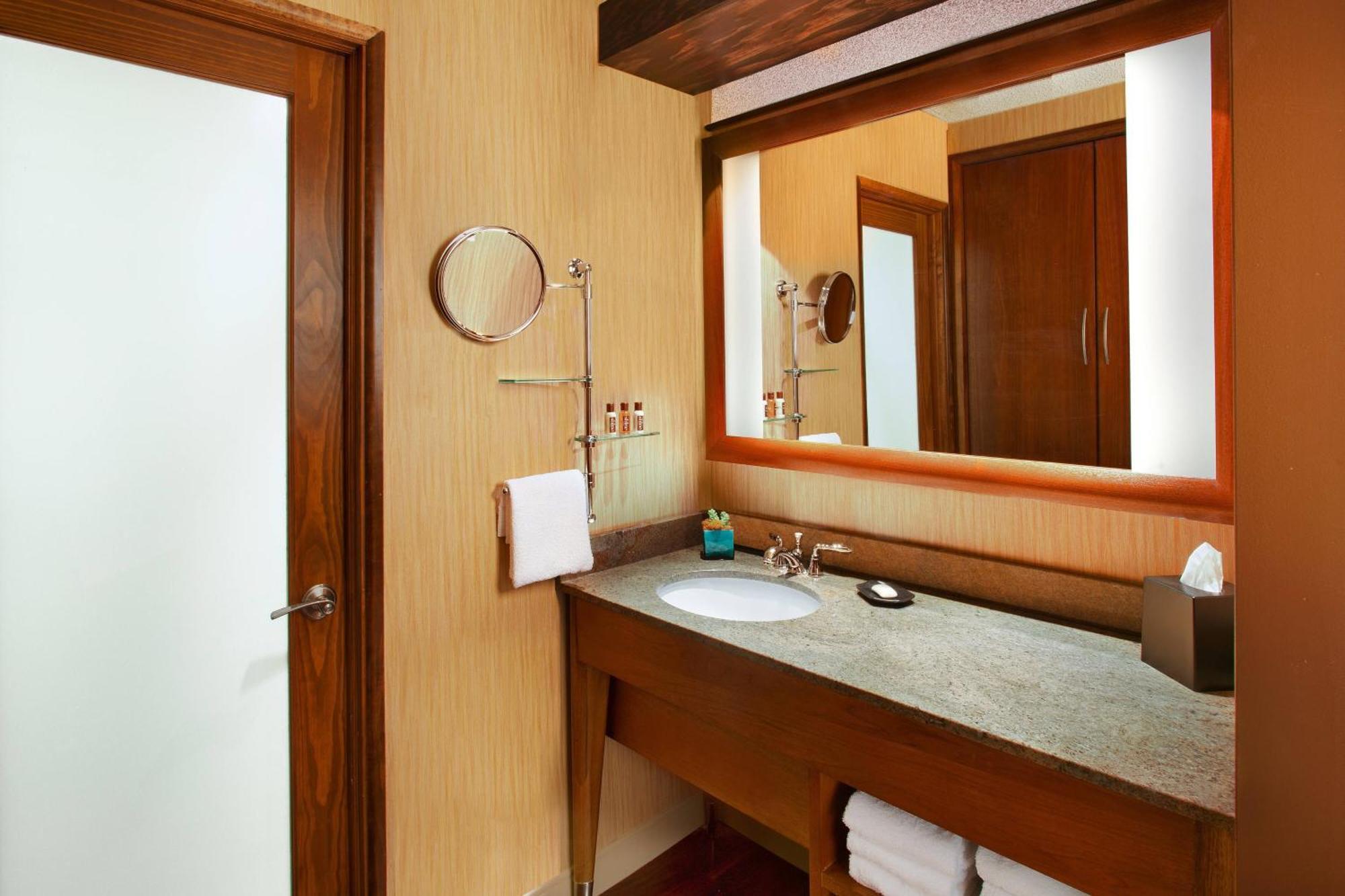 Sheraton Albuquerque Airport Hotel Экстерьер фото