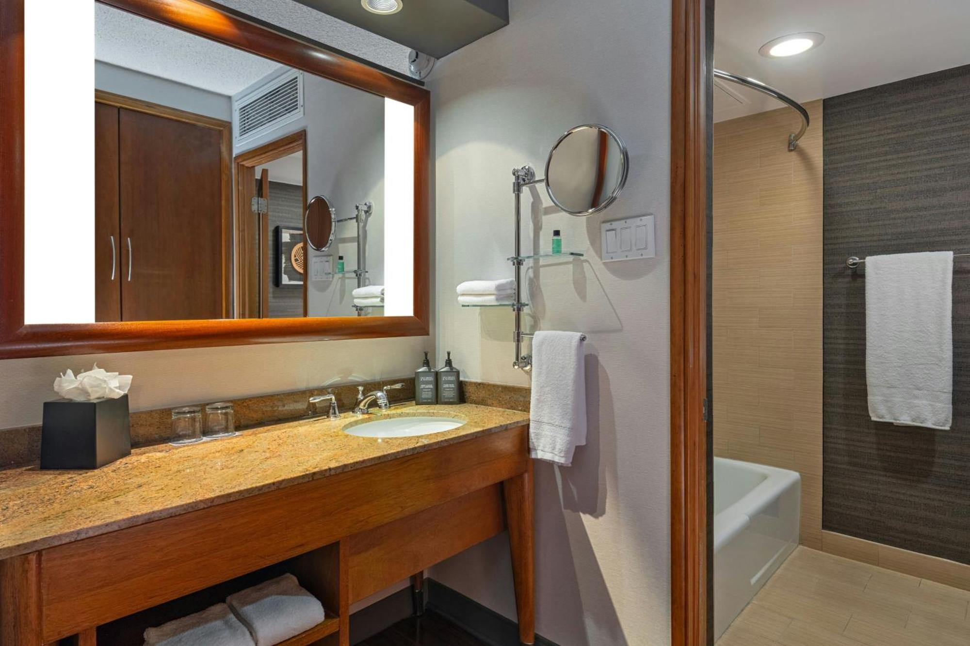 Sheraton Albuquerque Airport Hotel Экстерьер фото